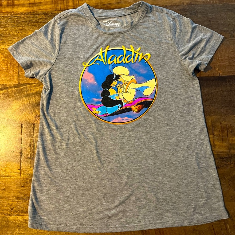 Disney Aladdin women’s tee size small. Grey soft material.